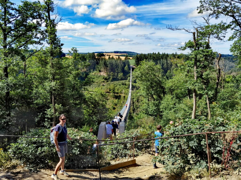 Geierlaybrücke wandern - hier beginnt der Weg auf die Hängseilbrücke