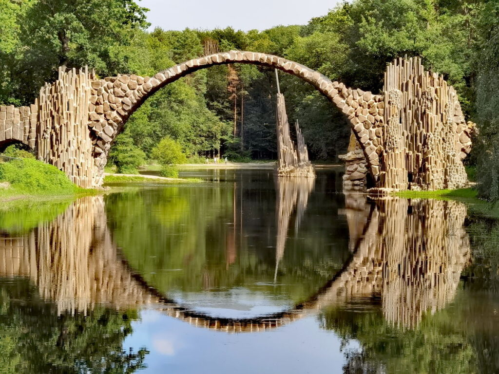 Eine der beühmtesten Soda Brücken Deutschland: Die Rakotzbrücke